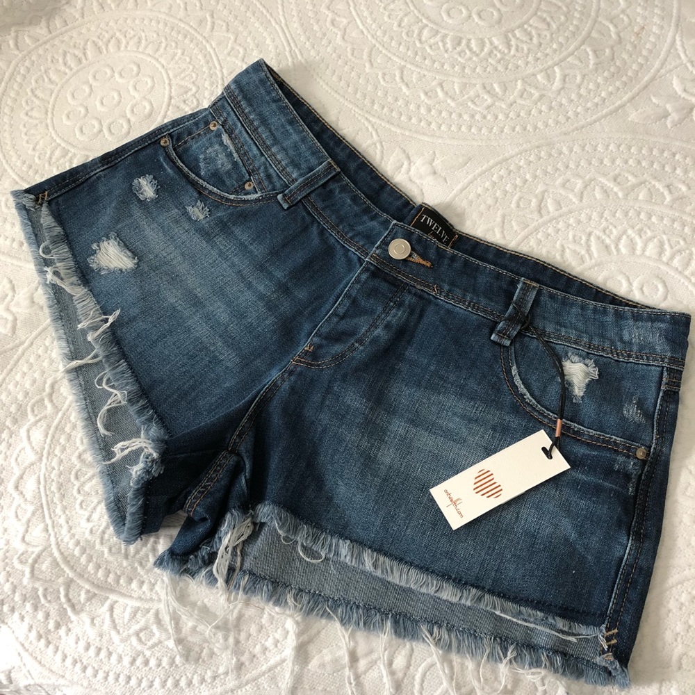 NWT Ontwelfth | Cut-Off Jean Shorts | 28